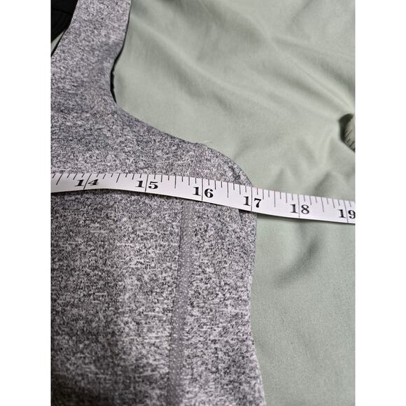 Icyzone medium women's grey athletic tank top with built in sports bra - Picture 6 of 7